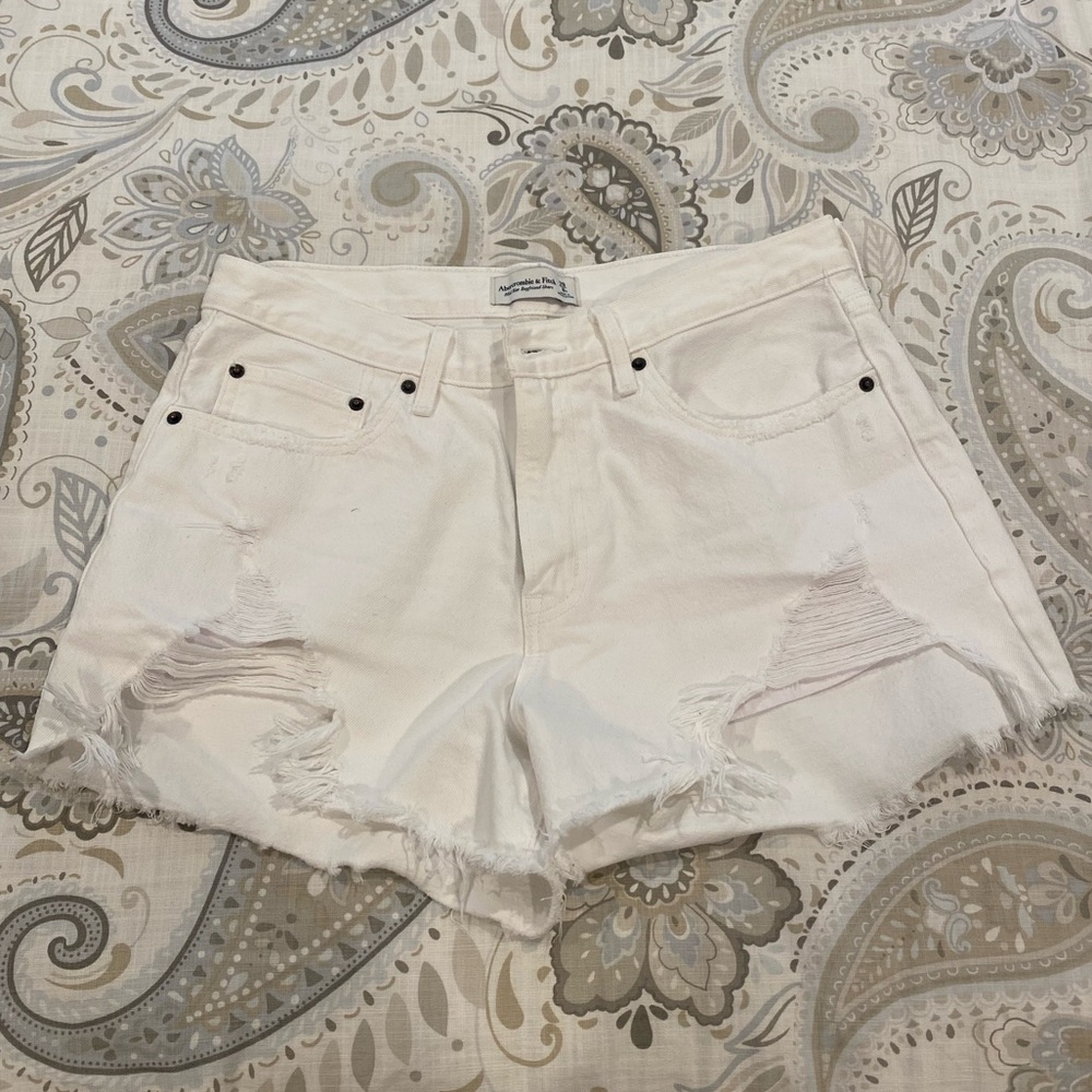 Abercrombie & Fitch Mid Rise Boyfriend Shorts, size 29/8r